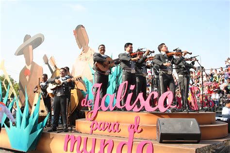 Agencia De Viajes Guadalajara Turística Desfile 2016 Encuentro