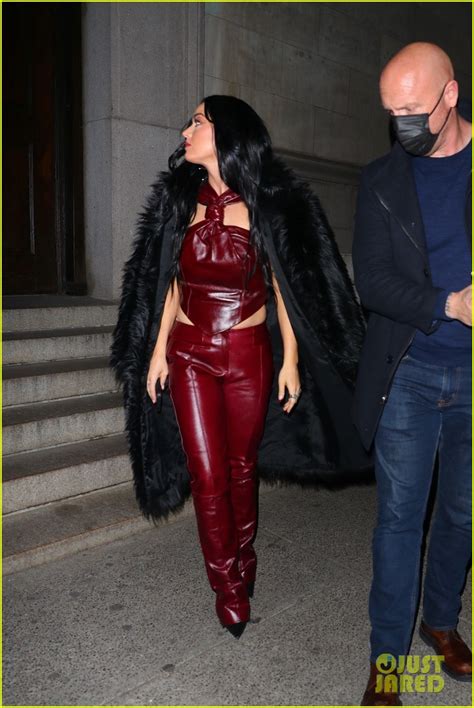 Katy Perry Looks So Hot In Burgundy Outfit While In Nyc For Snl Photo 4695808 Katy Perry