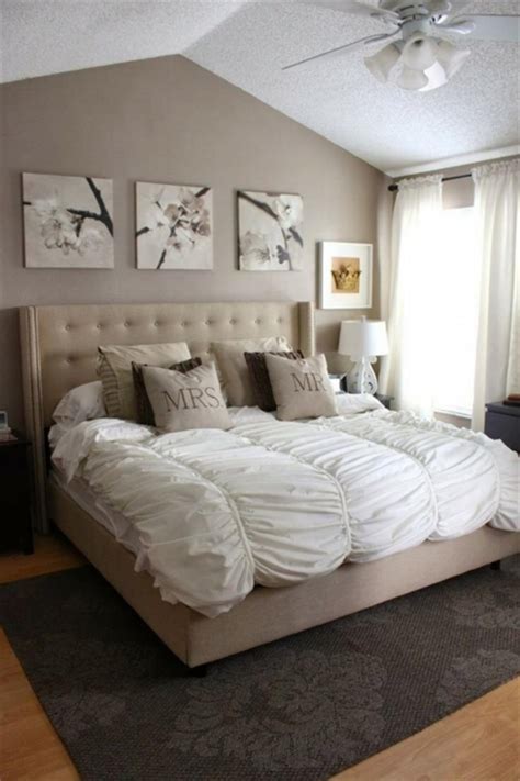 Position the bed in the middle of the wall opposite the bedroom door. 30 Romantic Cozy Master Bedroom Decorating Ideas 2019 26 ...