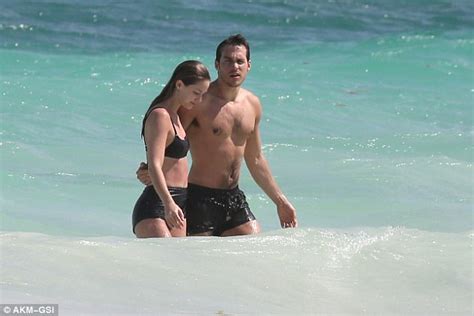 Melissa Benoist And Co Star Chris Wood Kiss In Mexico Daily Mail Online