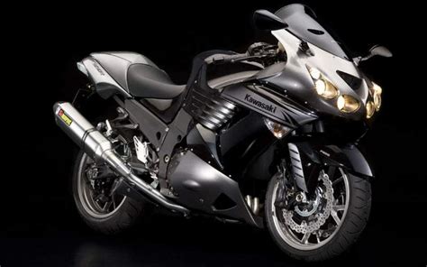Satisfy the thrill seeker within you with dominating acceleration mated to sophisticated rider aids including traction control, abs braking and power mode selection. Kawasaki ZZR1400