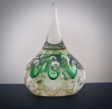 Vintage Teardrop Hand Blown Glass Paperweight Or Ring Holder In Green And Gold From The 1990s