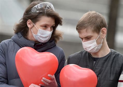 Sexo Na Pandemia A Máscara Protege Da Covid Mas Beijar Aumenta Os