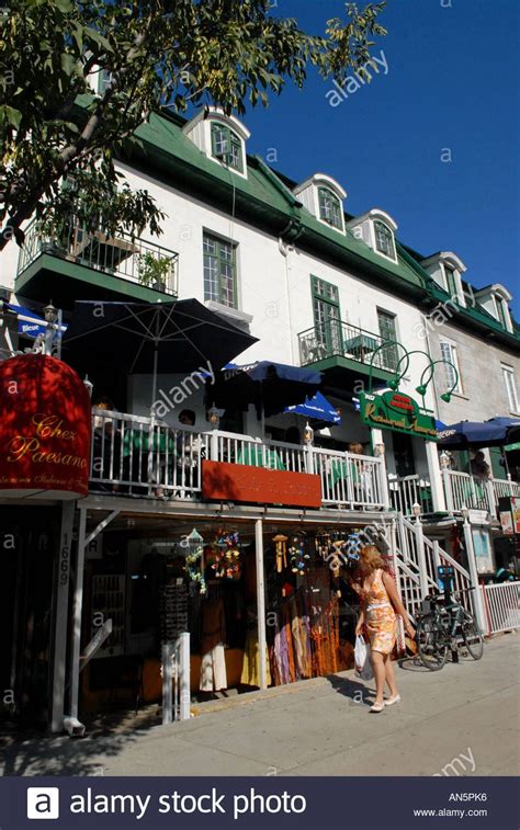 La Rue St Denis Dans Le Quartier Latin De Larticle Montréal