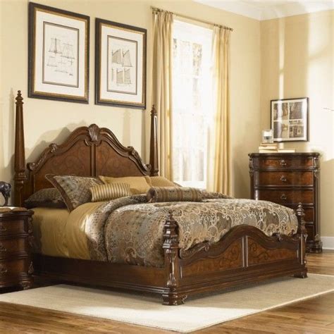 Antique Classic Elegant And Graceful Four Poster Wooden Beds Design In