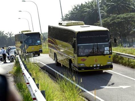 Malaysia terdiri atas sebelas negara bagian di semenanjung melayu dan dua bekas jajahan inggris di pulau kalimantan. Malaysia bawa pulang 107 individu dari Wuhan