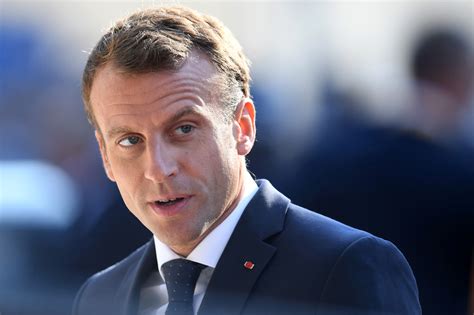 He studied philosophy, and later attended the ecole nationale d'administration (ena) where he graduated in 2004. Légion d'honneur : Emmanuel Macron a-t-il réussi son pari