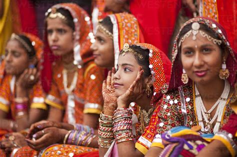 Traditional Dress Of Rajasthan For Men Women Lifestyle Fun