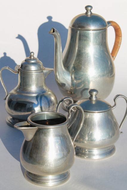 20th Century Queen Art Pewter Vintage American Pewter Coffee Pot
