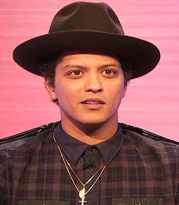 How tall and how much weigh bruno mars? Bruno Mars Bio Height Girlfriend & Net Worth | Biographybd