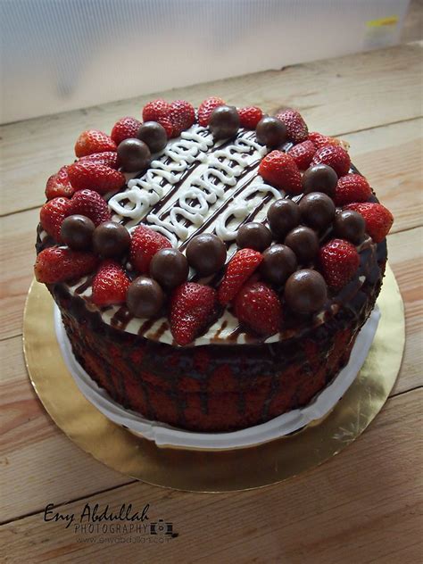 Tengok gambar kek cheese leleh , terus terliur untuk makan cheese cake yang simple ni kan. Red Velvet Lebih Sedap Dengan Coklat Ganache | EnyAbdullah.Com