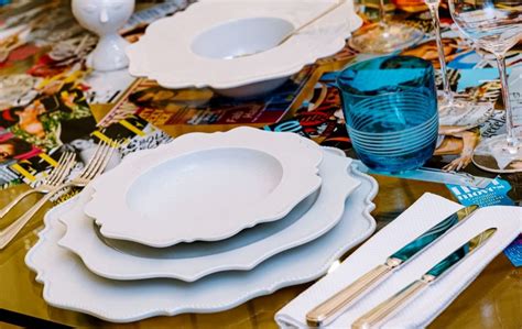 Den tiefen teller für die suppe stellen wir auf den flachen teller. Stylish gedeckter Tisch für echte Modefans | Lieblingsstil