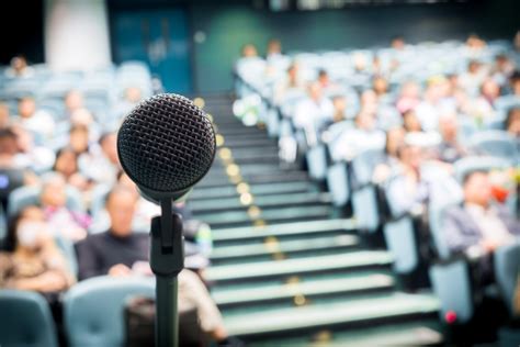 Why Simple Speech Patterns Are More Effective in Presentations