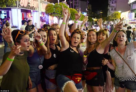 Sun Sea And Bad Behaviour Brits Are Back In Magaluf Daily Mail Online