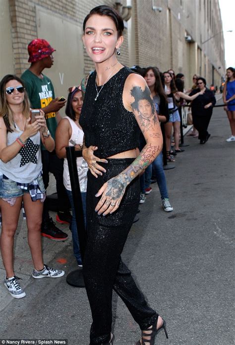 Ruby Rose Flashes Taut Tummy At Orangecon Fan Event In Nyc Daily Mail Online