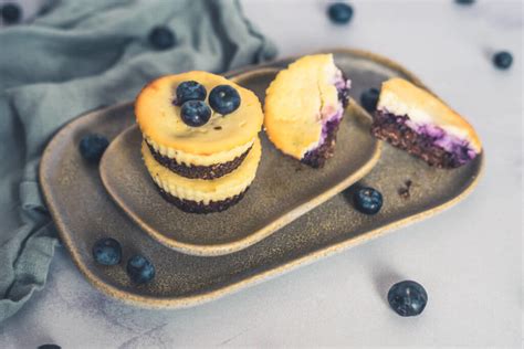 Low Carb Käsekuchen Muffins mit Schokoboden