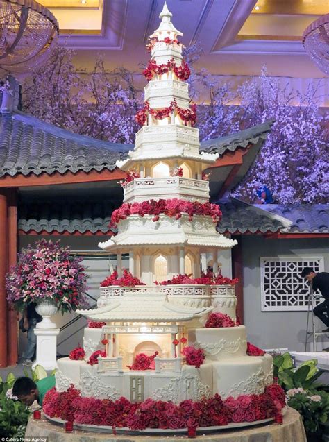 are these the most elaborate wedding cakes of all time extravagant wedding cakes big wedding