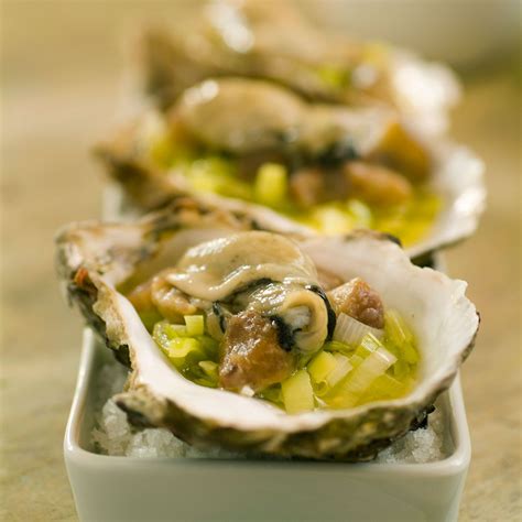 Huîtres chaudes à létuvée de poireaux et safran Recette