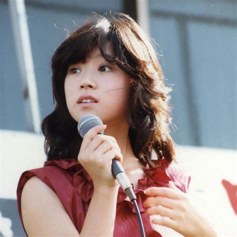 pin on 中森明菜