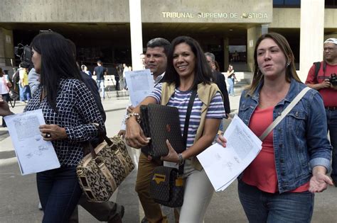 Venezuela Court Blocks Three Rival Lawmakers Elect From Taking Office Wsj