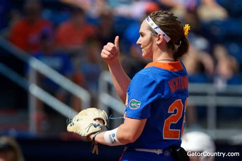 Florida Gators Softball Pitcher Elizabeth Hightower Pitches In 2019
