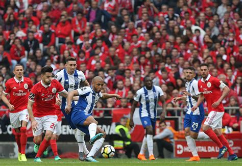 Estádio do sport lisboa e benfica (da luz). Watch FC Porto vs FC Benfica Live Stream: Live Score ...