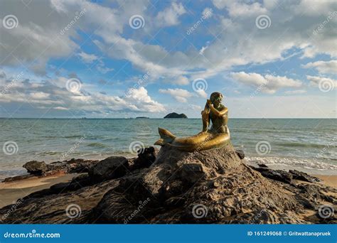 Songkhla Golden Mermaid Foto De Stock Imagem De Pedra 161249068