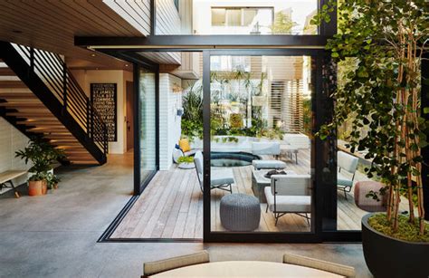 Relaxed Courtyard Celebrates Indoor Outdoor Living