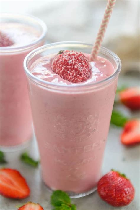 Strawberry Smoothie Recipe Step By Step Whiskaffair