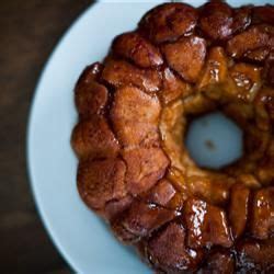 It's a delicious, sweet dessert (or breakfast!) it only uses four ingredients. Monkey Bread With 1 Can Of Buscuits - Easy Monkey Bread ...