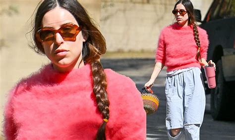Scout Willis Stands Out With A Fuzzy Pink Sweater As She Runs Errands