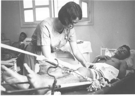 Vietnam War Medical Nurse Checks On A Wounded Soldier S Injury Vietnam War Military Nurses