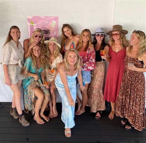 Search by tag or locations, view users photos and videos. El gran parecido de Elsa Pataky con la madre de Chris ...