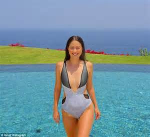 Bachelor Runner Up Lana Jeavons Fellows Showcases Her Curves In Swimsuit In Bali Daily Mail Online