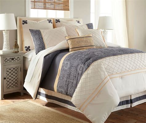 While choosing a full size comforter set for you or your family, various factors have to be closely considered. King 8 Piece Queen Size Comforter Microfiber Set Bedding ...