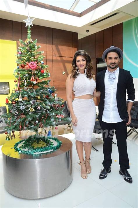 Sunny Leone Celebrates Christmas With Mastizaade Co Star Vir Das Media