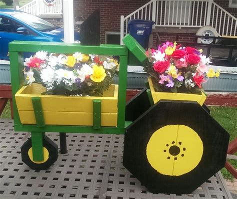 Jd Tractor Wood Craft Projects Wood Planters Diy Wood Projects
