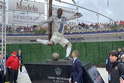 The David Beckham Statue Is A Work Of Art Lag Confidential