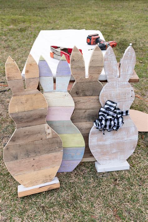 Diy Standing Bunny Reclaimed Pallet Wood In 2021 Spring Wood Crafts