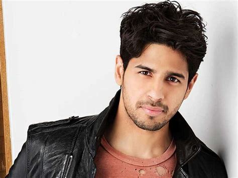 Sidharth Malhotra Completes 7 Years In The Industry Thanks Supportive