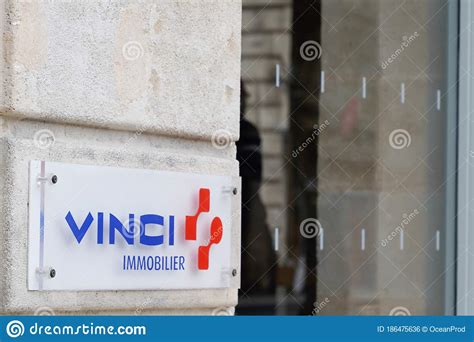 Nos annonces sont mises à jour toutes les dix minutes. Bordeaux , Aquitaine / France - 06 01 2020 : Vinci ...