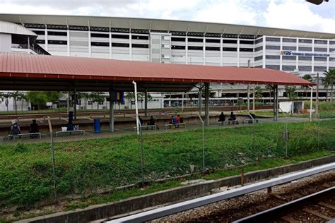The station serves as both a stop and an interchange for ktm komuter, lrt sri petaling line, and the express rail link's klia transit. Bandar Tasik Selatan KTM Station - klia2.info