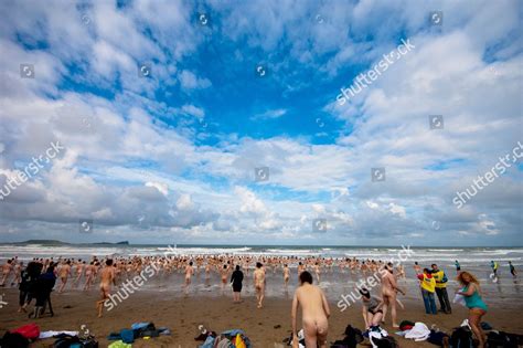 Naked Swimmers Break World Skinnydipping Record Foto De Stock De Contenido Editorial Imagen