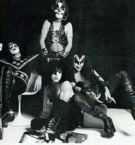 Pin By Ron Ank On Kiss Kiss Army Best Kisses Hot Band