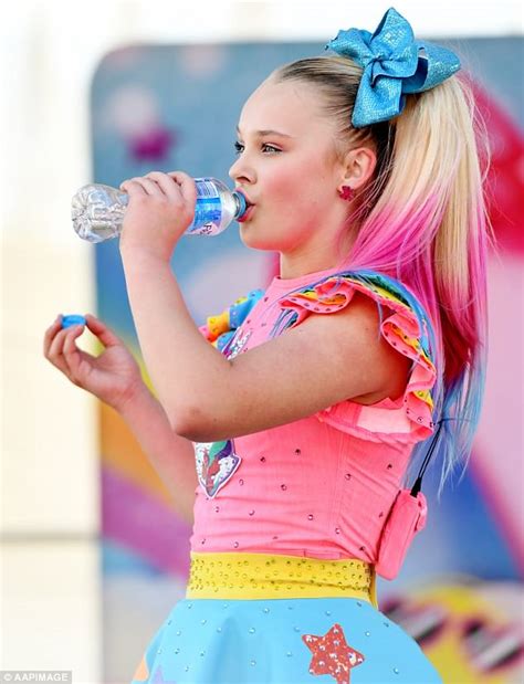 Dance Moms Jojo Siwa 15 Performs To Packed Crowd Daily Mail Online