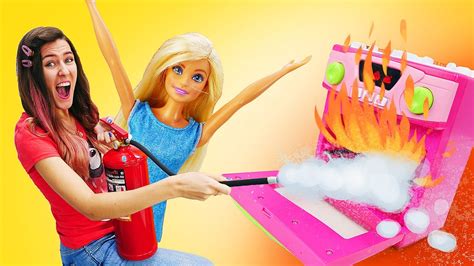 Barbie Quema Su Tostadora Muñecas Barbie En Español Vídeos Para Niñas