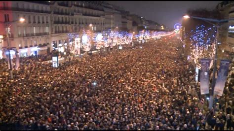600000 Celebrate New Year In Paris Youtube