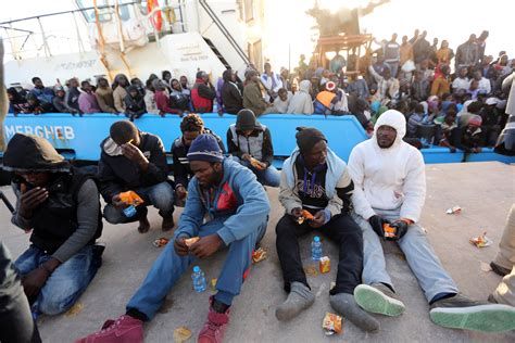 “مفوضية اللاجئين” لا ينبغي إعادة المهاجرين إلى ليبيا ايلان