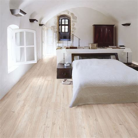 Muniellos Light Oak Anti Slip Wood Effect Tiles Bedroom Flooring