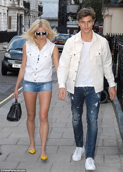 Pixie Lott Enjoys A Loved Up Stroll With Beau Oliver Cheshire Daily